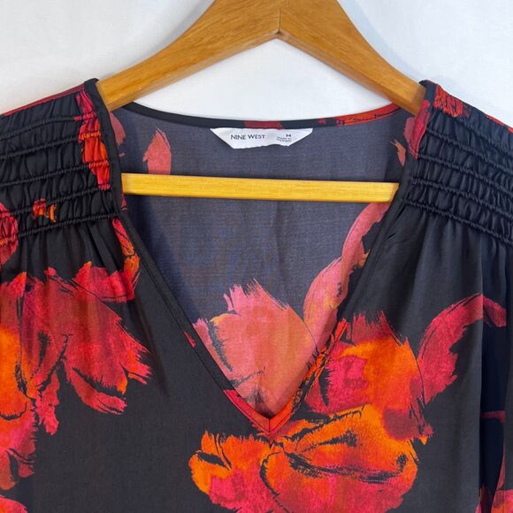 Nine West Dark Floral Whimsygoth Flutter Sleeve Dressy Blouse Size Medium - Picture 3 of 8